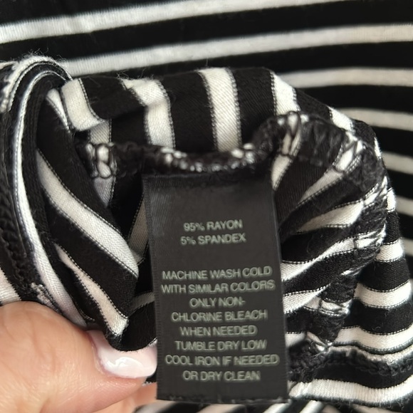 White House Black Market Off The Shoulder Top - Picture 5 of 5